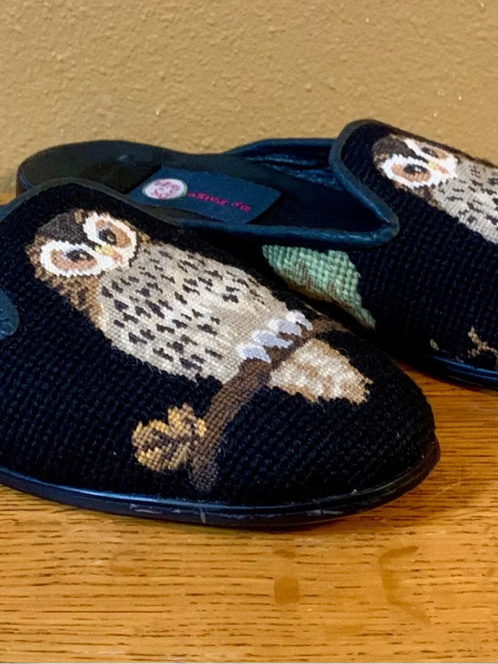 By Page Women’s Owl Needlepoint Loafer Shoes Size 9